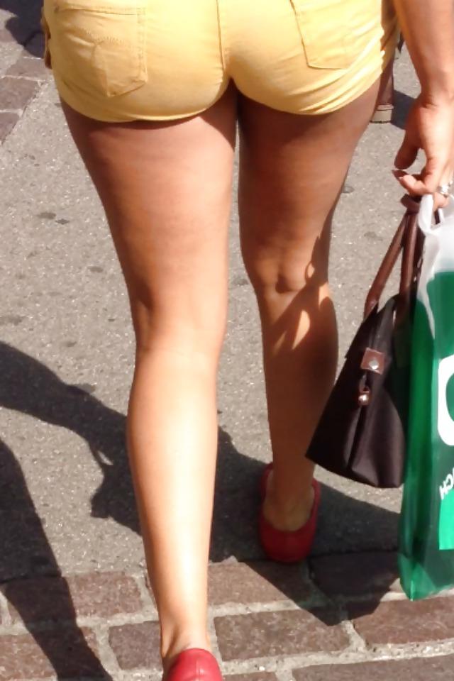 12P Yellow big booty ass