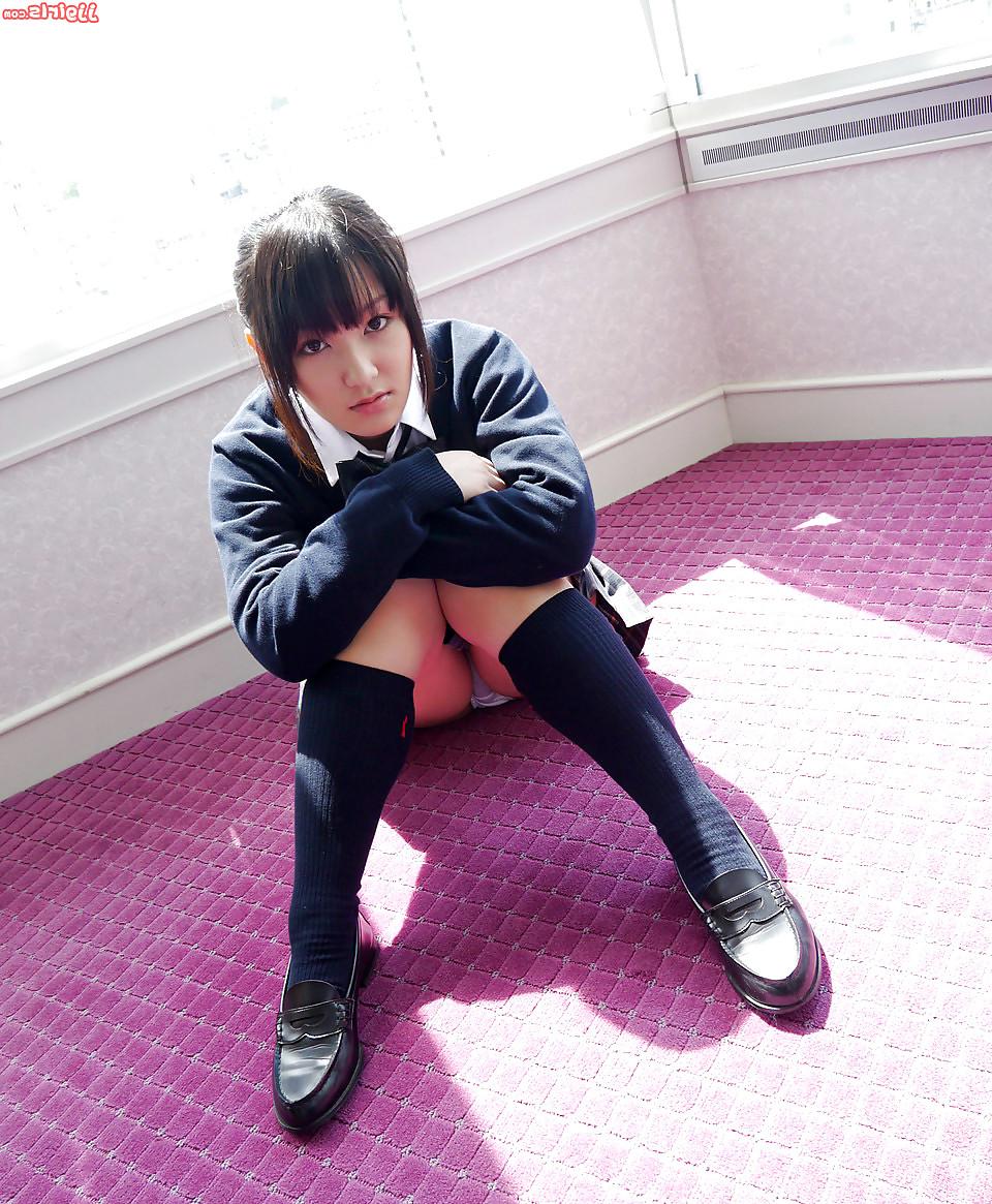 15P Yummy Japanese Babes