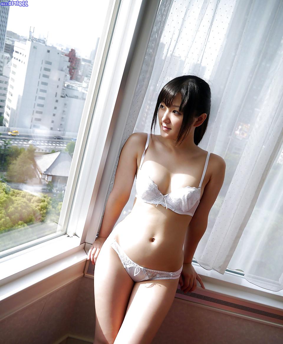 15P Yummy Japanese Babes