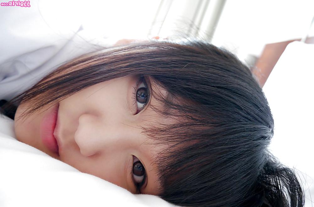 15P Yummy Japanese Babes