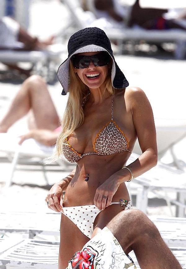 25P Celebs oops 28