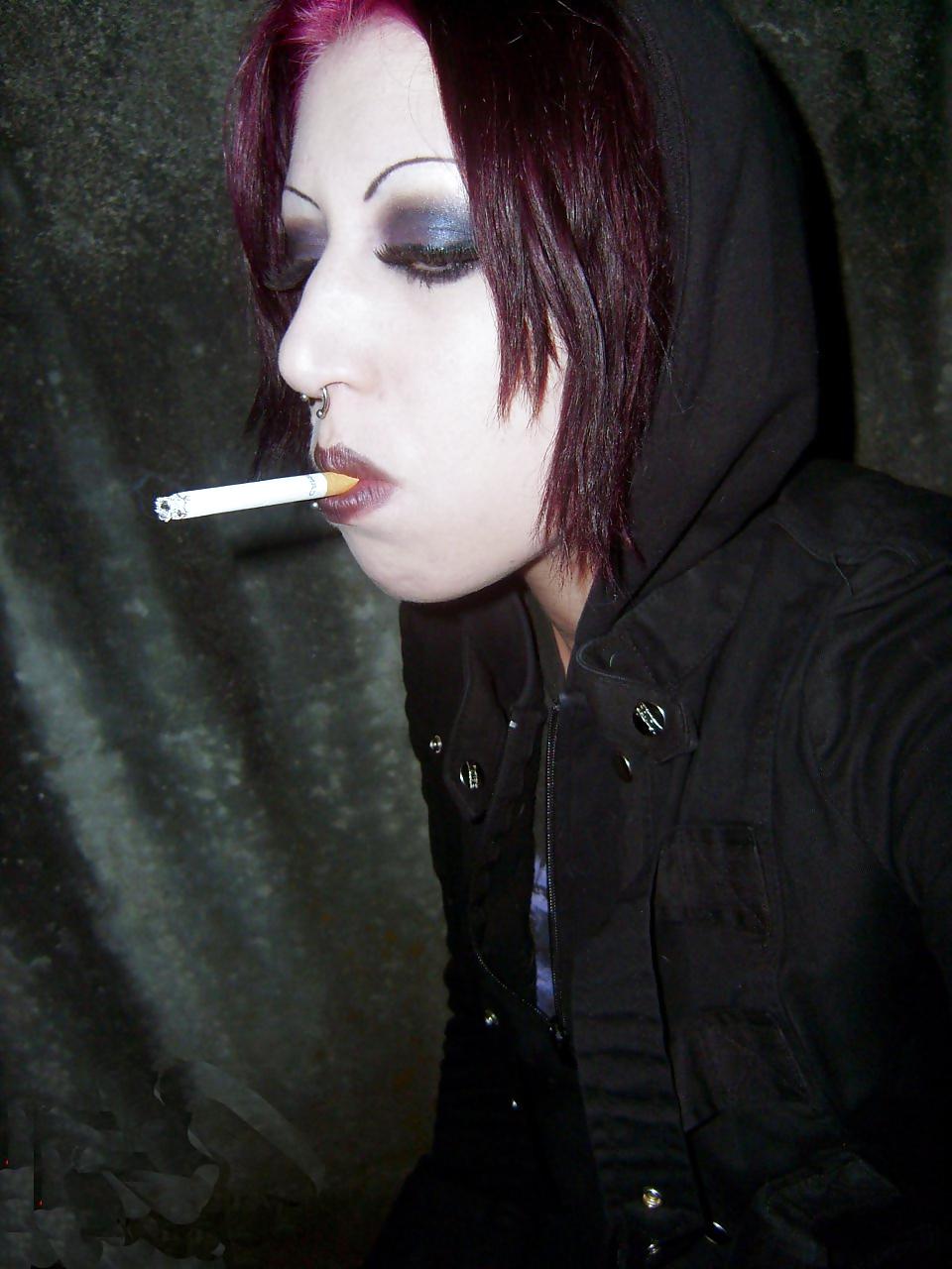 18P Emo girl streep tease