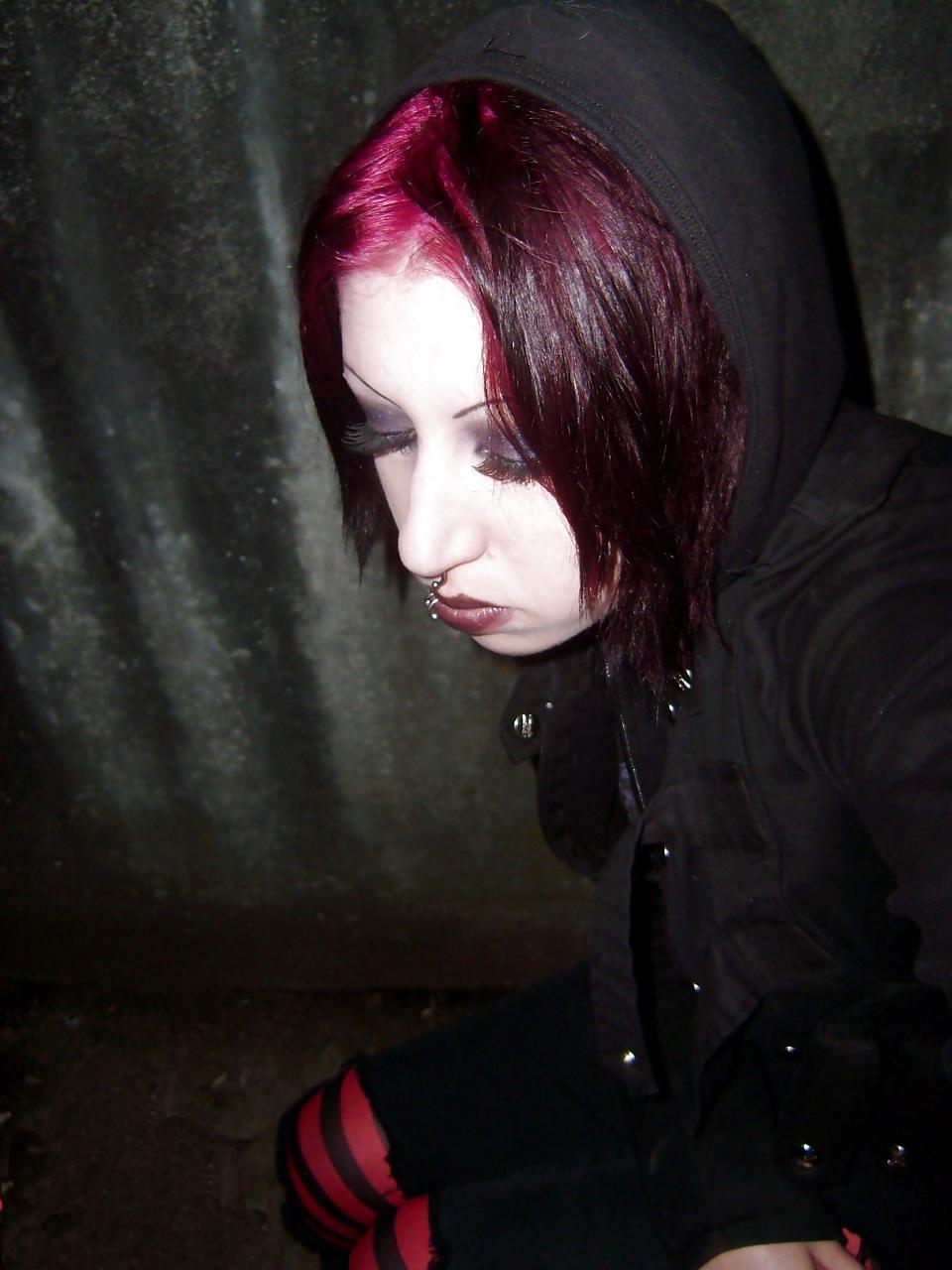 18P Emo girl streep tease