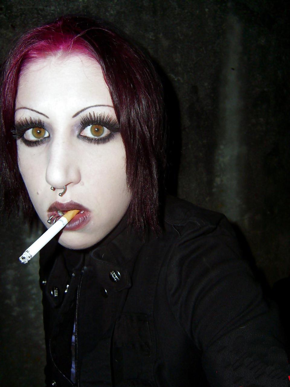 18P Emo girl streep tease
