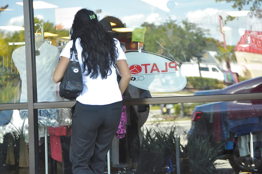 7P Latino Business Lady Booty