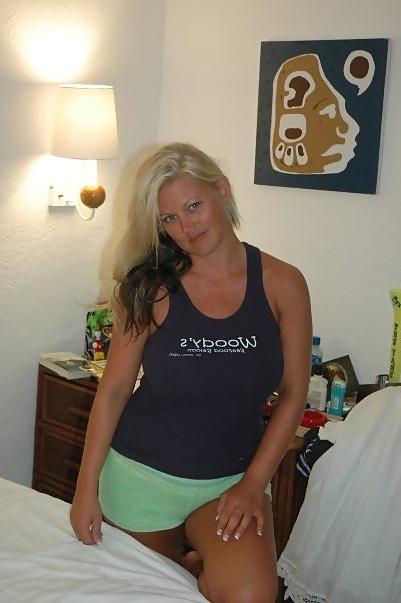 10P Hot Amatuer Big Boobs (non-nude)
