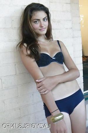 17P Phoebe Tonkin - Paparazzi and Homemade Stolen Pictures