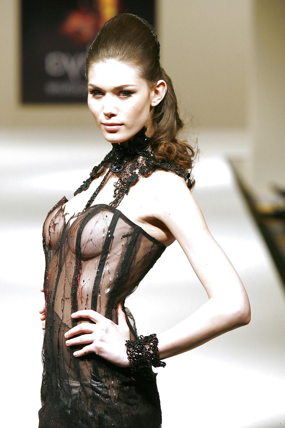 25P Beautiful Celebs Pokies 3 by TROC