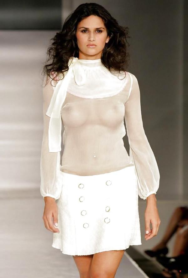 25P Beautiful Celebs Pokies 3 by TROC