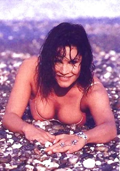 23P Astrid Veillon (Nue)