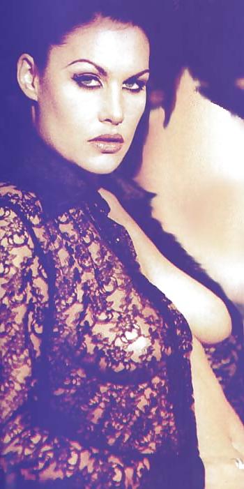 23P Astrid Veillon (Nue)