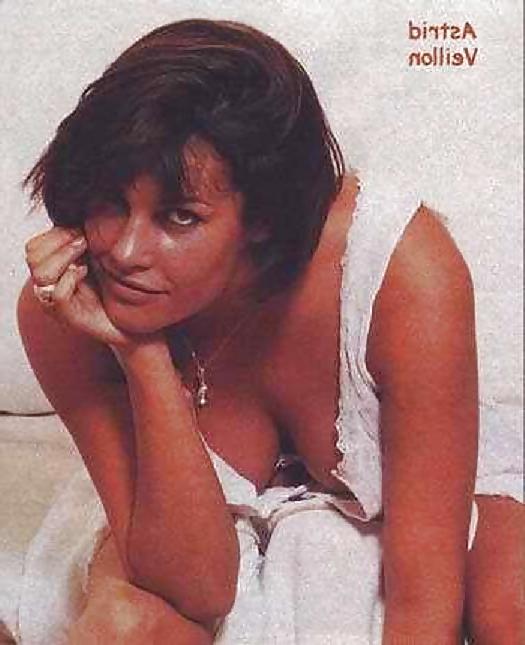 23P Astrid Veillon (Nue)