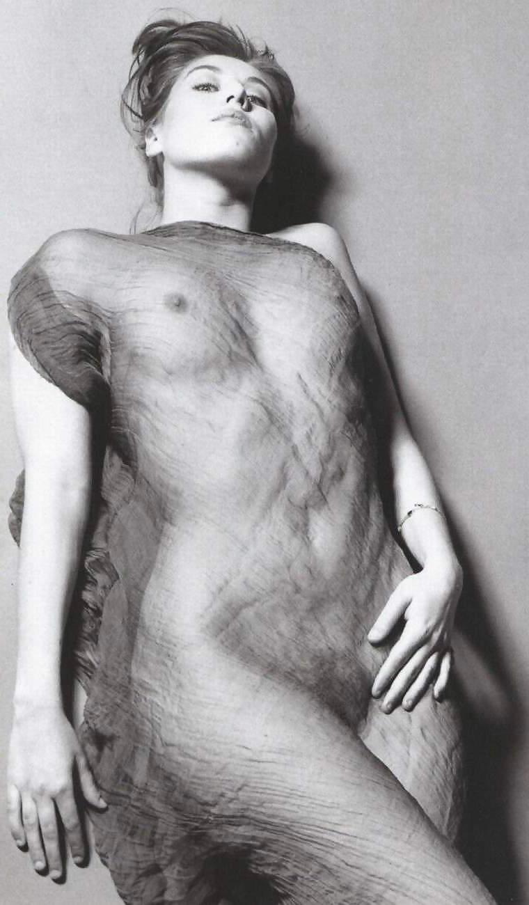 25P Mathilde seigner (Nue)
