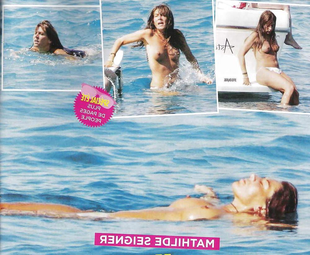 25P Mathilde seigner (Nue)