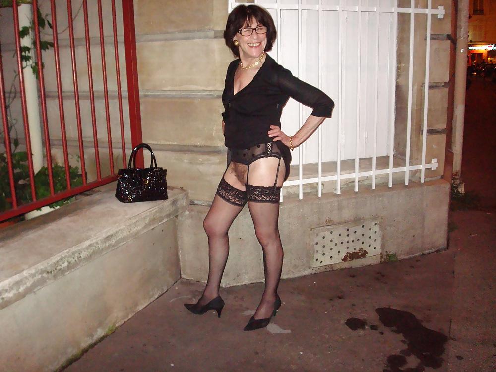 11P 68 years old street exhibition