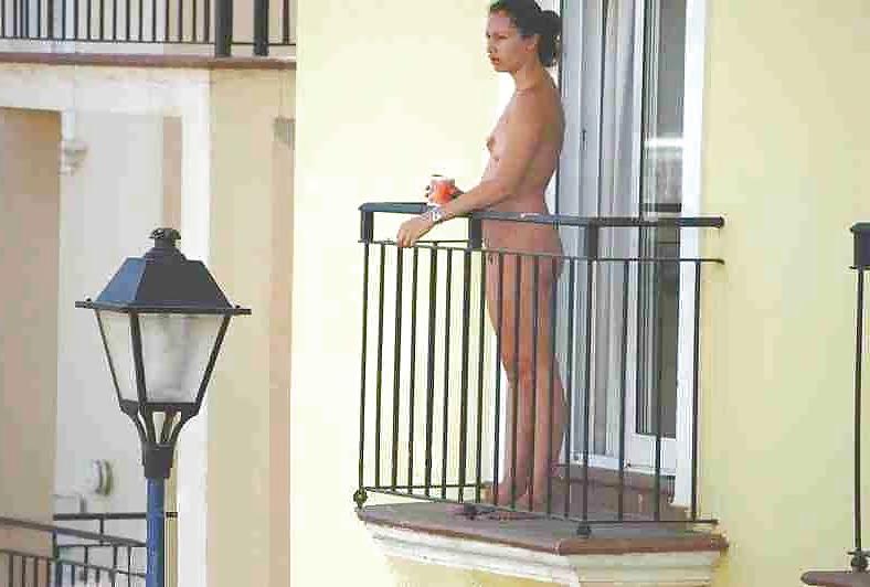 25P Nude at balcony(2)