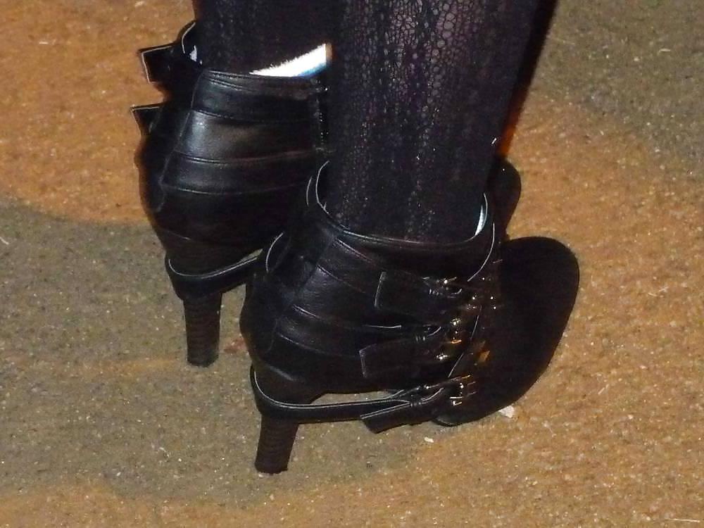 14P Japanese Candids - Feet on the Street 23