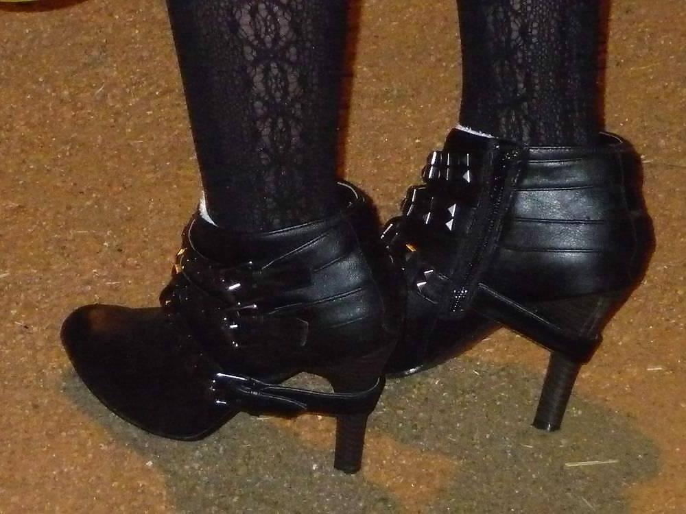 14P Japanese Candids - Feet on the Street 23