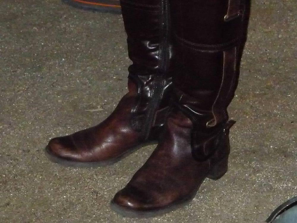 14P Japanese Candids - Feet on the Street 23