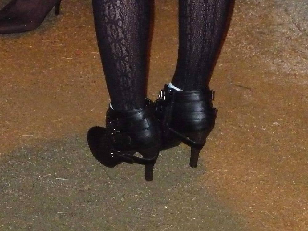 14P Japanese Candids - Feet on the Street 23