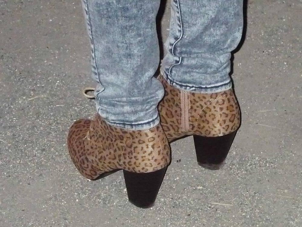 14P Japanese Candids - Feet on the Street 23