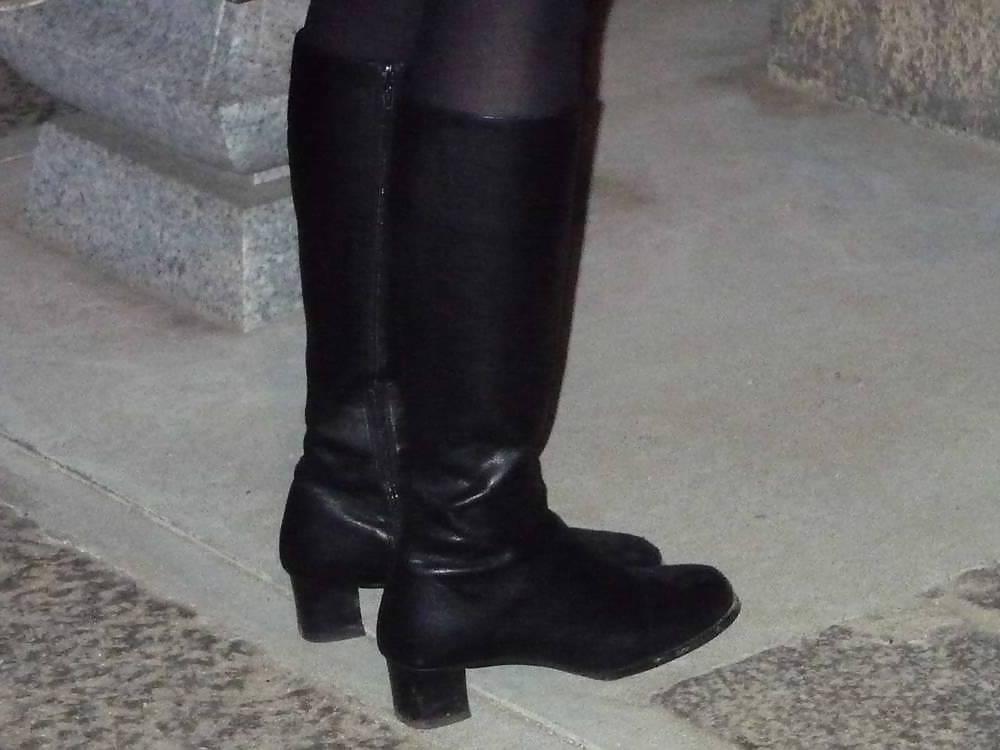 14P Japanese Candids - Feet on the Street 23