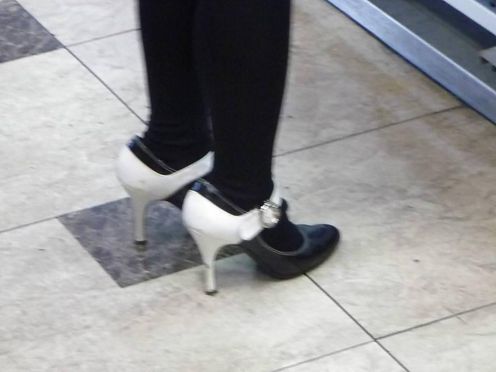 16P Japanese Candids - Feet on the Street 24