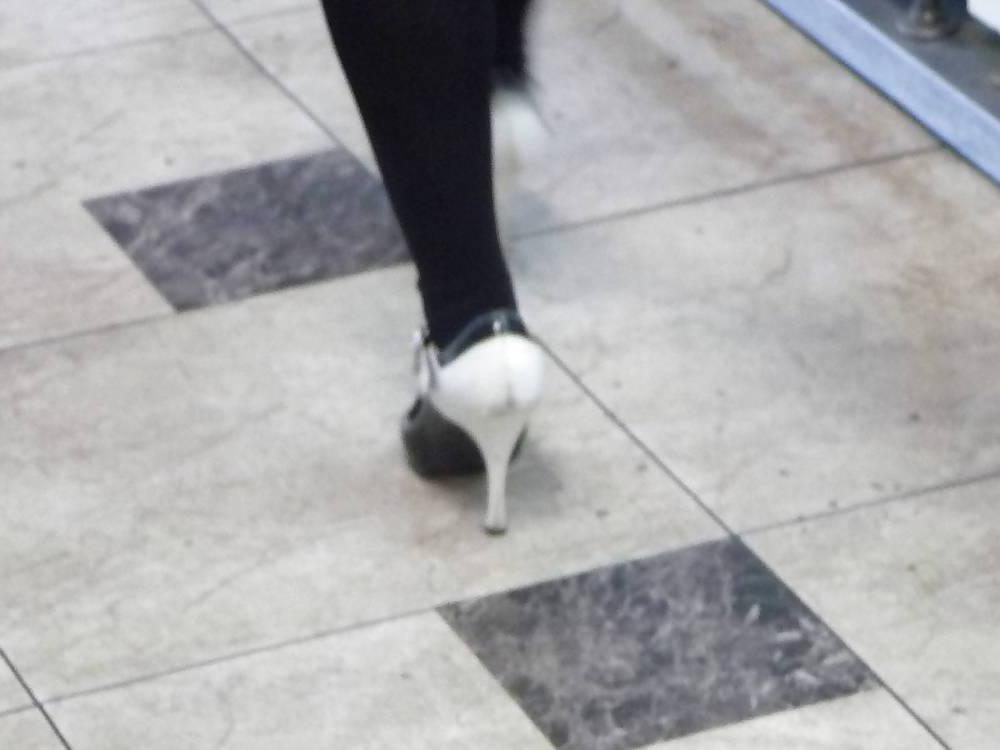 16P Japanese Candids - Feet on the Street 24