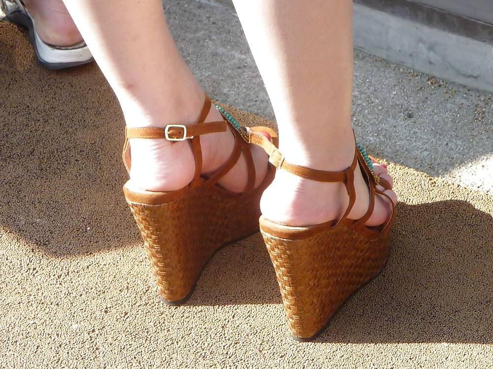 16P Japanese Candids - Feet on the Street 24
