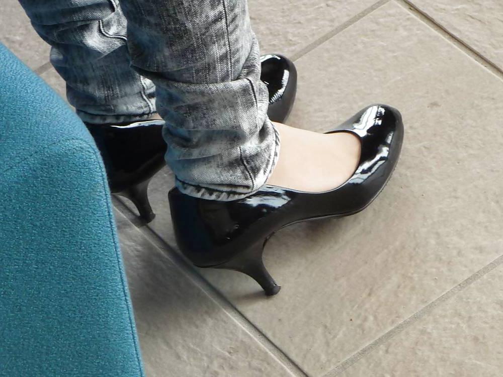16P Japanese Candids - Feet on the Street 24