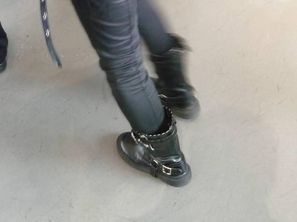 16P Japanese Candids - Feet on the Street 24