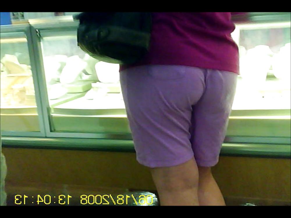 5P Granny Booty at counter