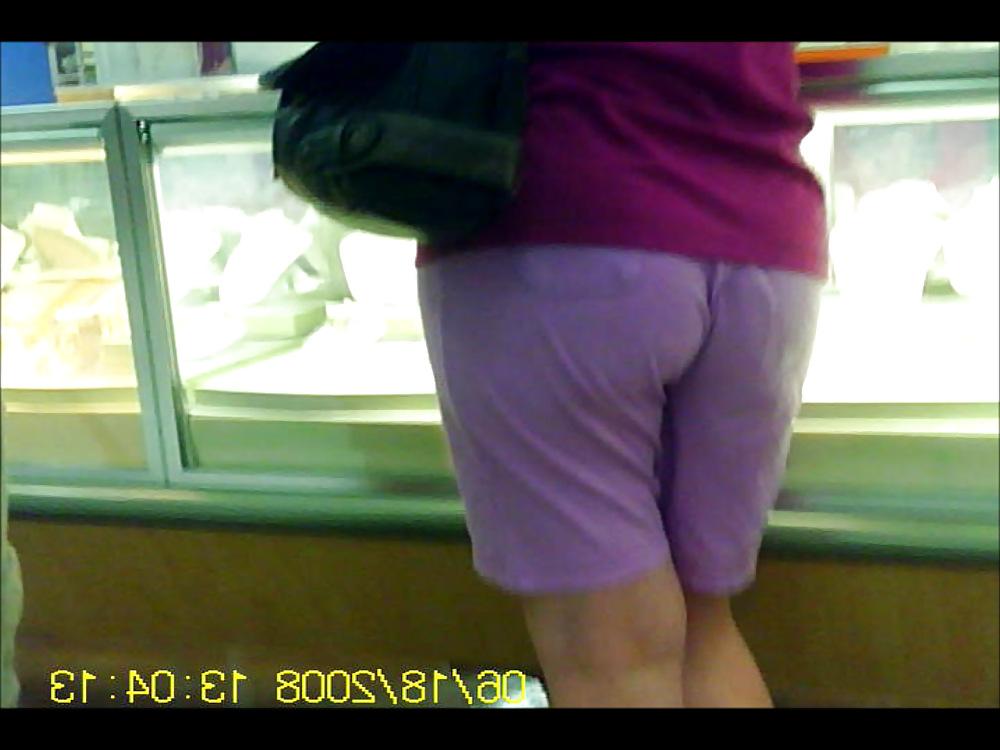 5P Granny Booty at counter