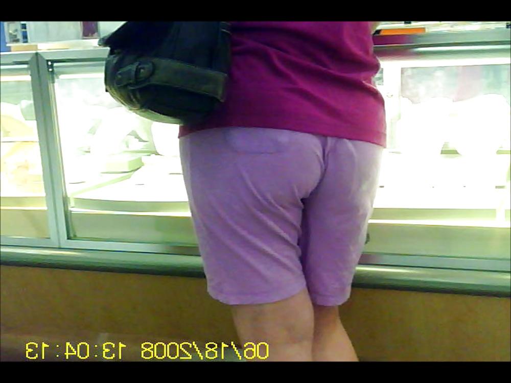 5P Granny Booty at counter
