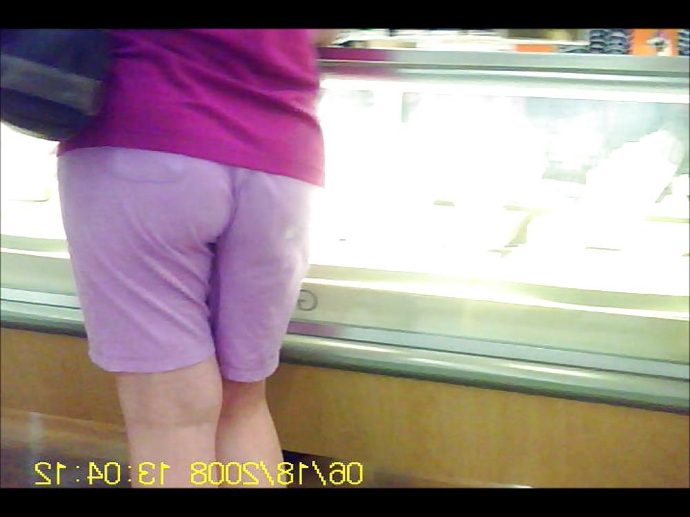 5P Granny Booty at counter