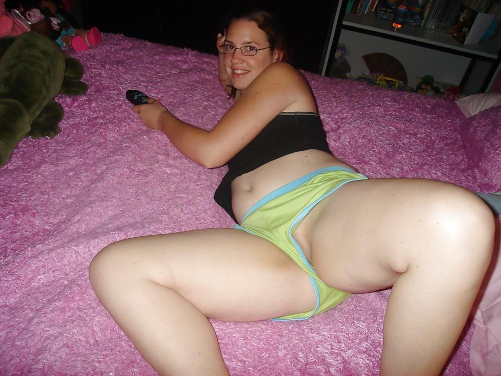 25P Plump pussy in panties