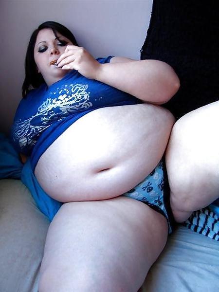 25P Plump pussy in panties
