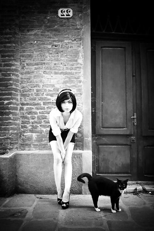 25P Women and cats, an eternal friendship story 