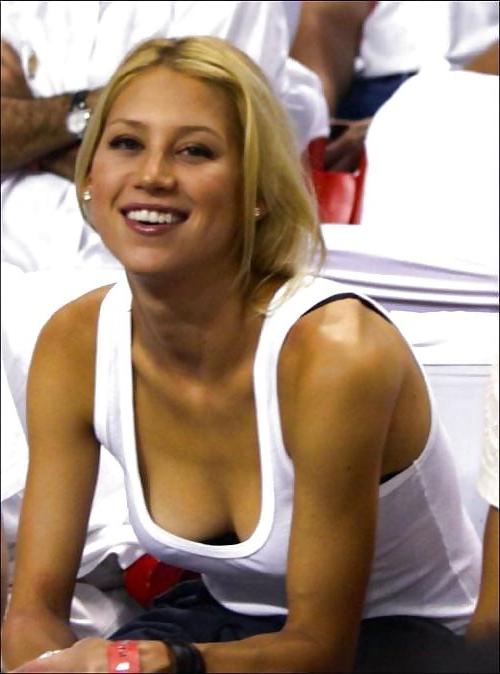 25P Beautiful Celebs Nipslip 5 by Voyeur TROC