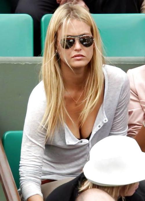 25P Beautiful Celebs Nipslip 5 by Voyeur TROC