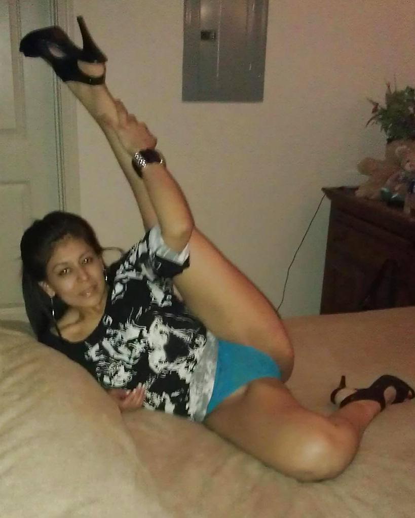 25P Latina milfy fat pussy and booty (with vids)