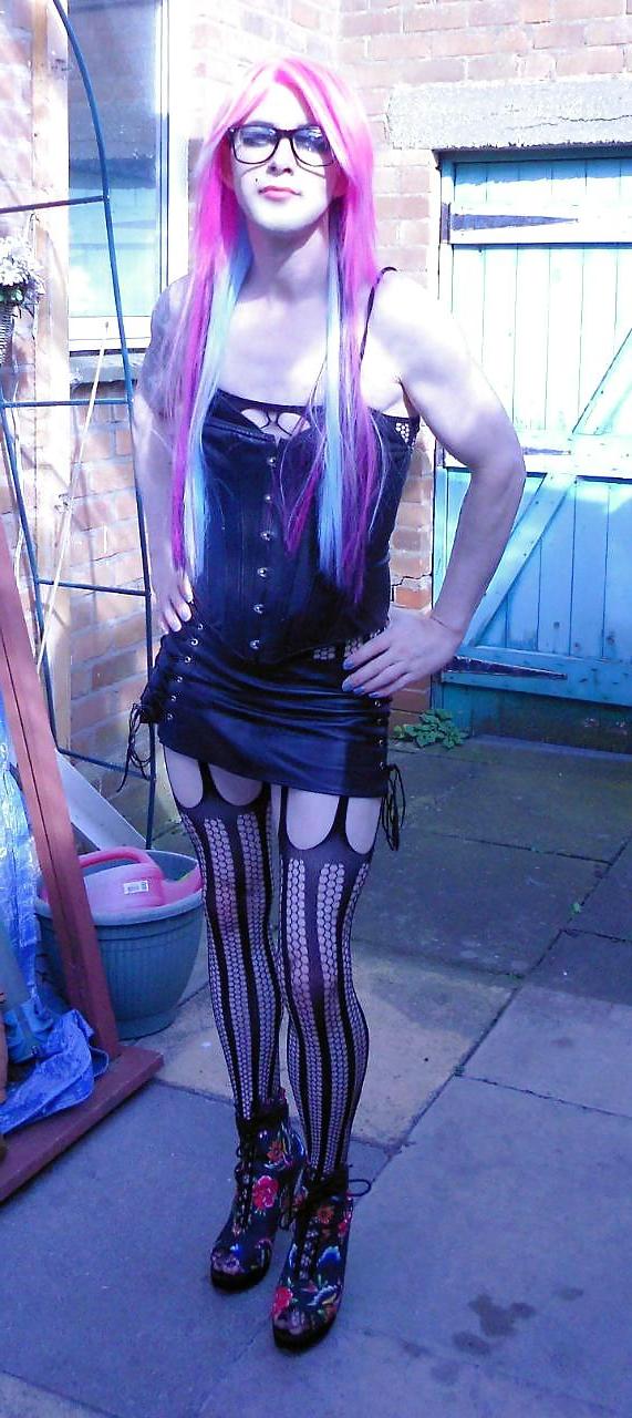 20P Tranny Kitty Emo Goth Rock Chick Pics 2 ( outdoors ) Prt 2