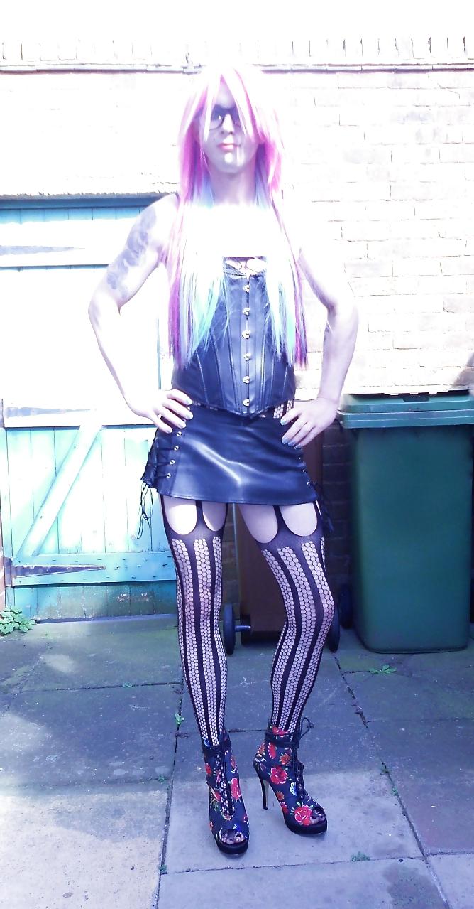 20P Tranny Kitty Emo Goth Rock Chick Pics 2 ( outdoors ) Prt 2