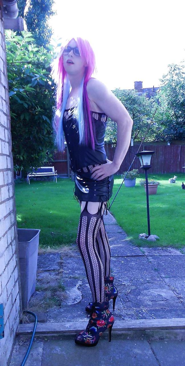 20P Tranny Kitty Emo Goth Rock Chick Pics 2 ( outdoors ) Prt 2
