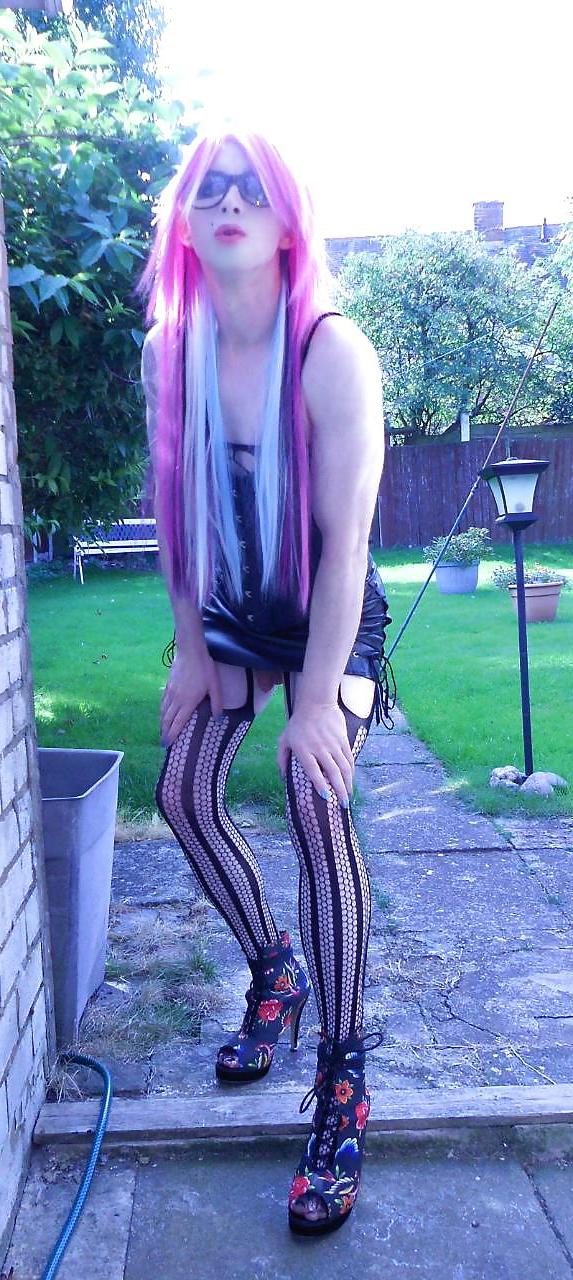 20P Tranny Kitty Emo Goth Rock Chick Pics 2 ( outdoors ) Prt 2