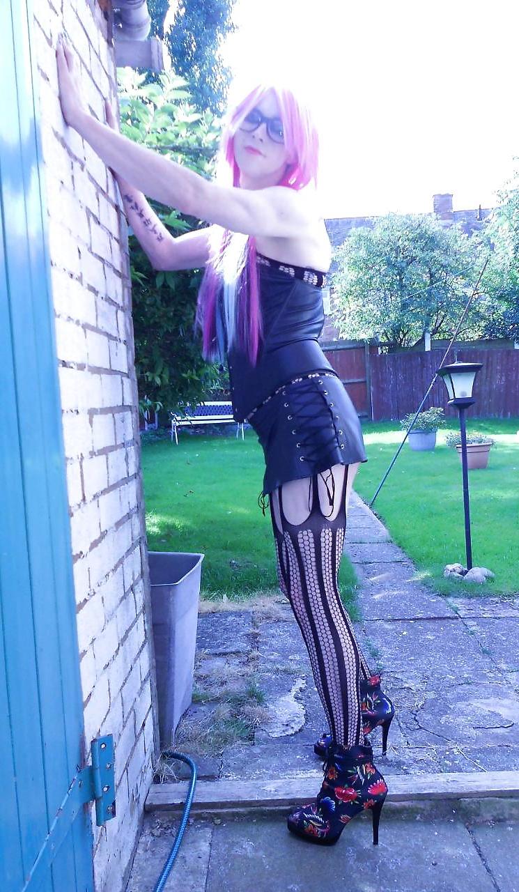20P Tranny Kitty Emo Goth Rock Chick Pics 2 ( outdoors ) Prt 2