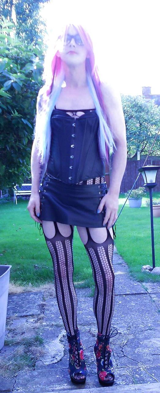 20P Tranny Kitty Emo Goth Rock Chick Pics 2 ( outdoors ) Prt 2