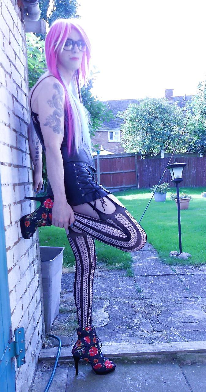 20P Tranny Kitty Emo Goth Rock Chick Pics 2 ( outdoors ) Prt 2