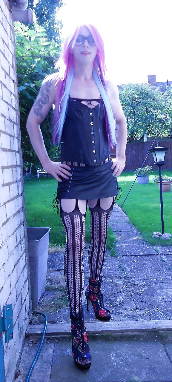 20P Tranny Kitty Emo Goth Rock Chick Pics 2 ( outdoors ) Prt 2
