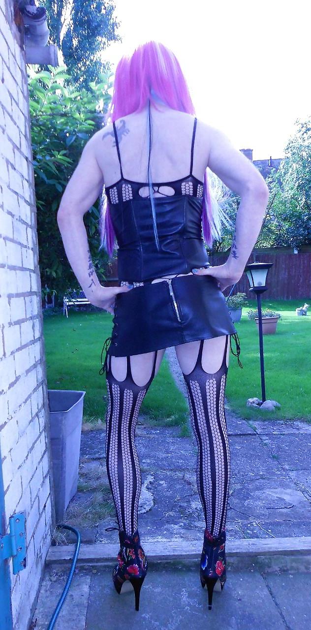 20P Tranny Kitty Emo Goth Rock Chick Pics 2 ( outdoors ) Prt 2